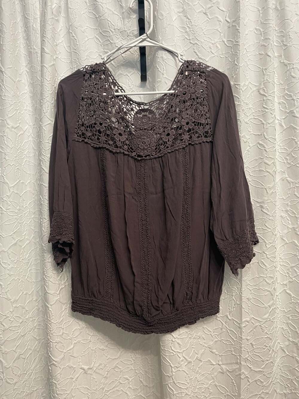 Solitaire by Ravi Khosla Top Size XL Gray Crochet Lace Yoke Blouse